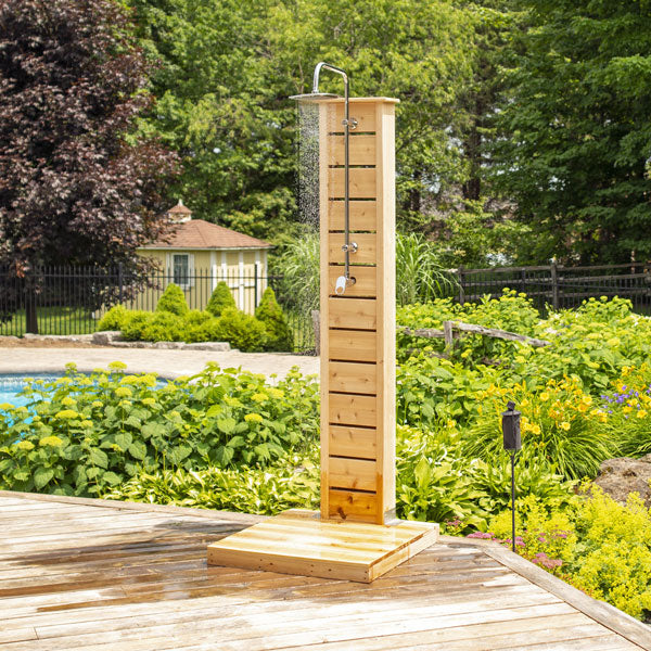Sierra Outdoor Shower with a wooden cedar post, highlighting its rustic design and outdoor functionality.